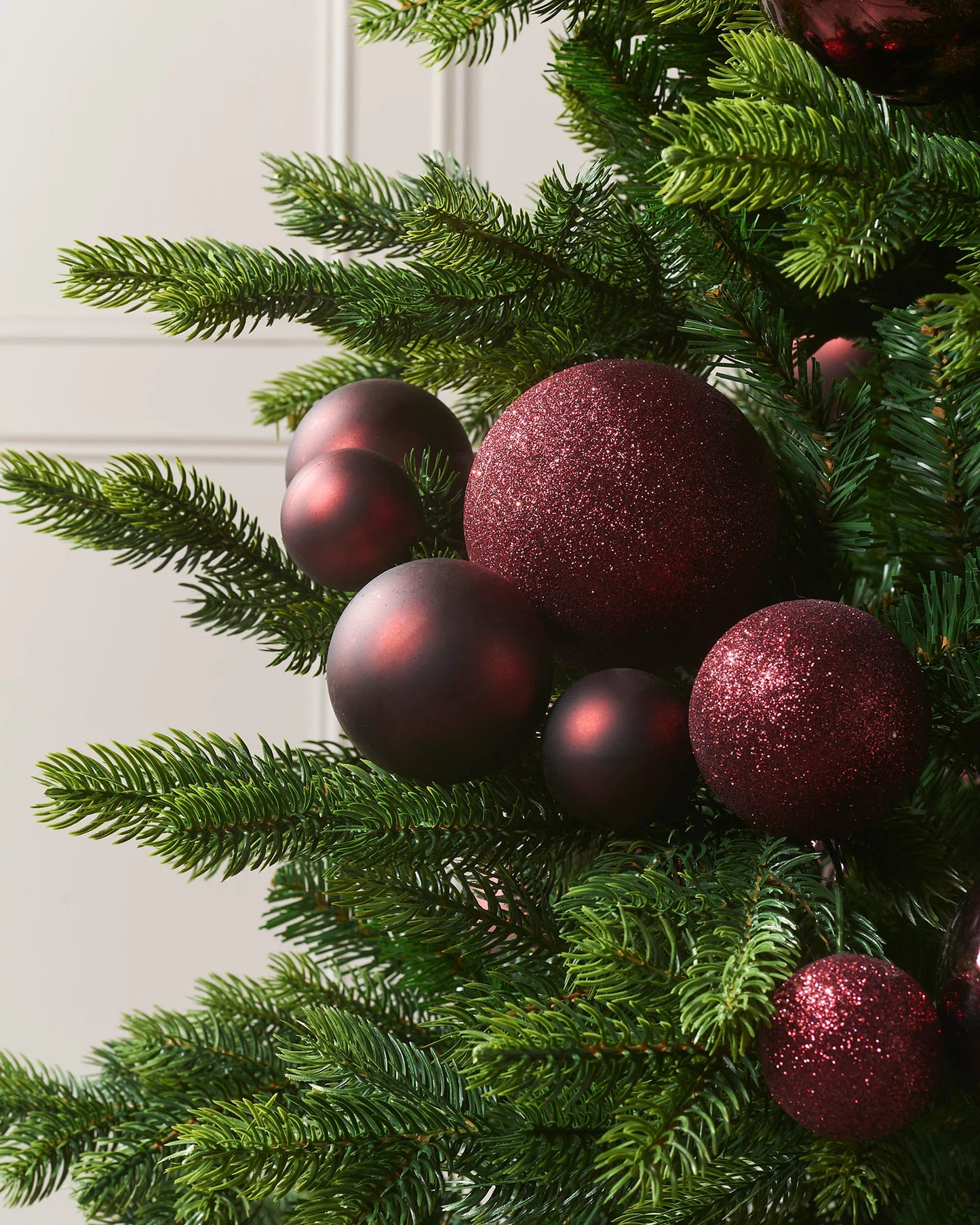 🎄 Christmas Bauble Garland – Easy Tree Decorating Magic