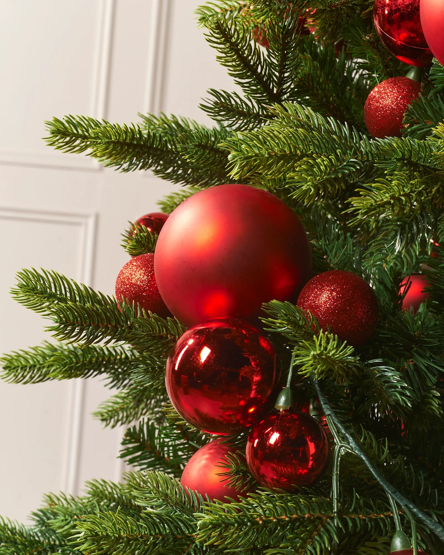 🎄 Christmas Bauble Garland – Easy Tree Decorating Magic