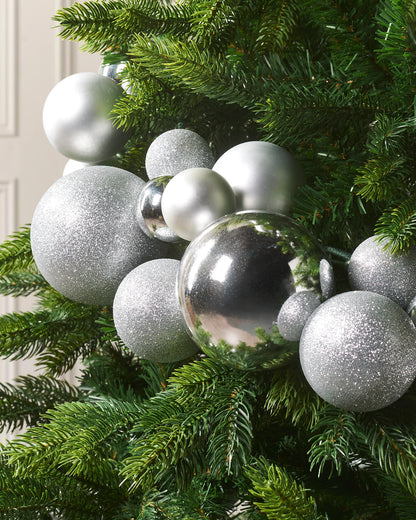 🎄 Christmas Bauble Garland – Easy Tree Decorating Magic