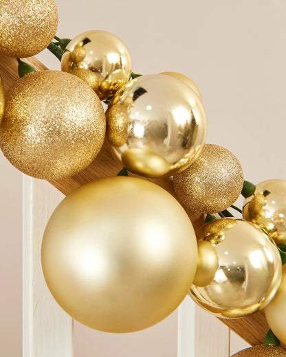 🎄 Christmas Bauble Garland – Easy Tree Decorating Magic