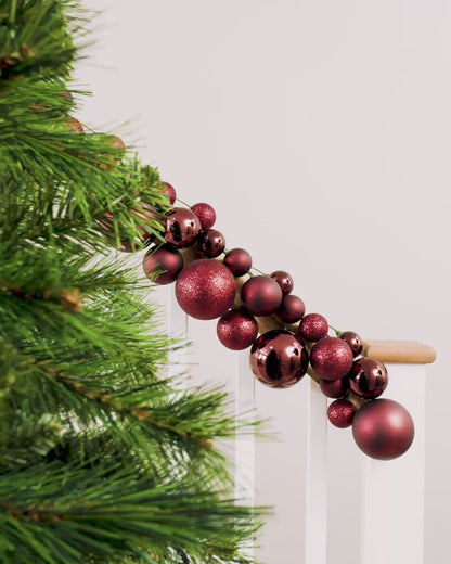 🎄 Christmas Bauble Garland – Easy Tree Decorating Magic