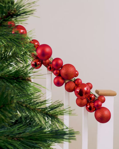 🎄 Christmas Bauble Garland – Easy Tree Decorating Magic