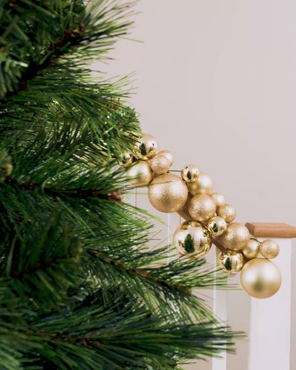 🎄 Christmas Bauble Garland – Easy Tree Decorating Magic