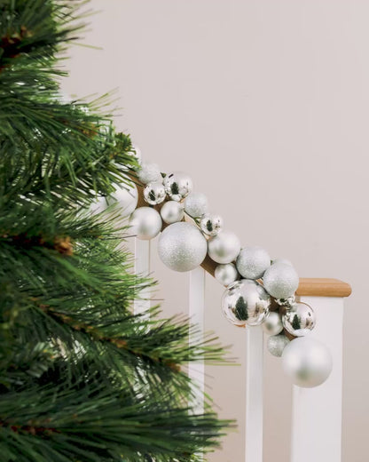 🎄 Christmas Bauble Garland – Easy Tree Decorating Magic